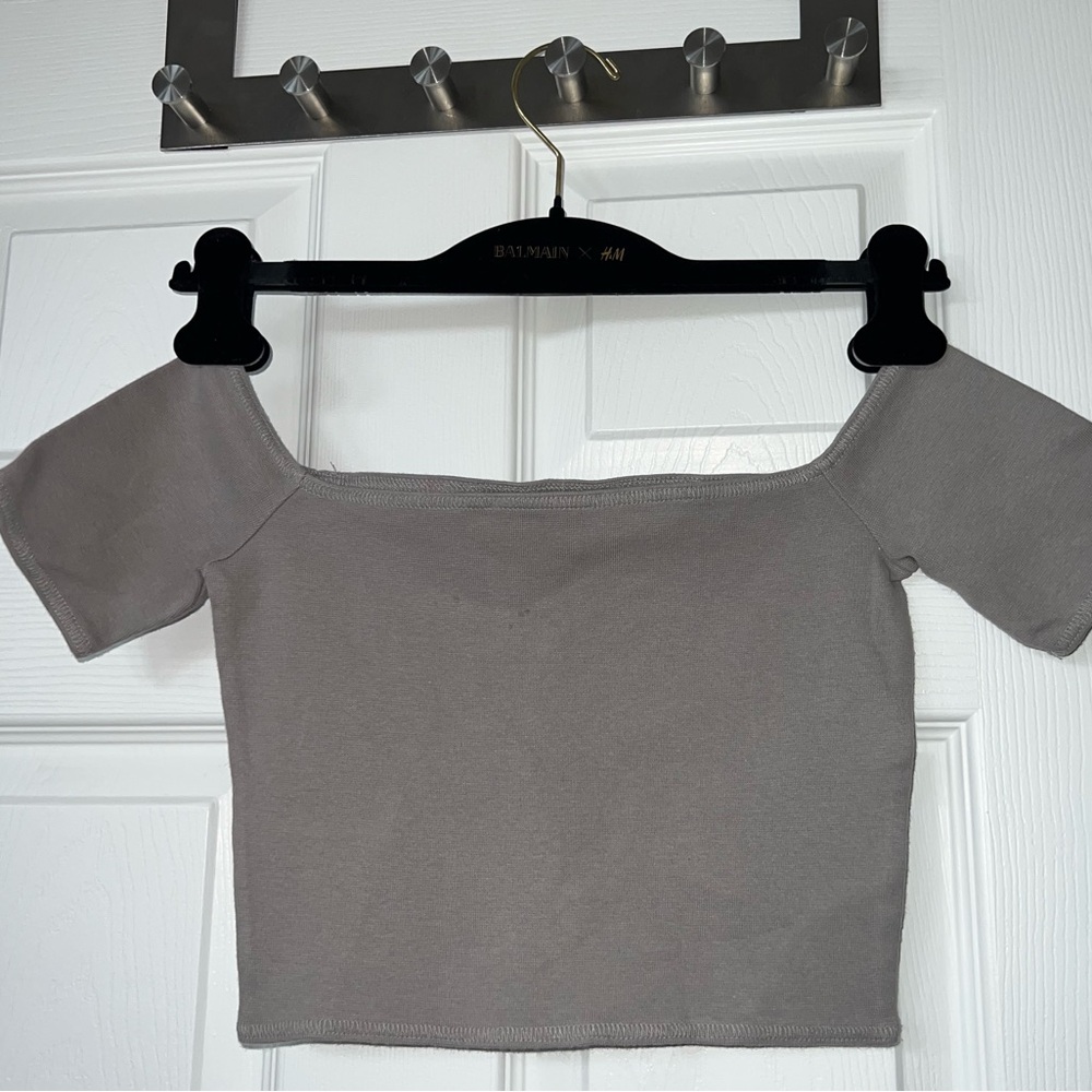 Aritzia Gray Off-Shoulder Women's Top